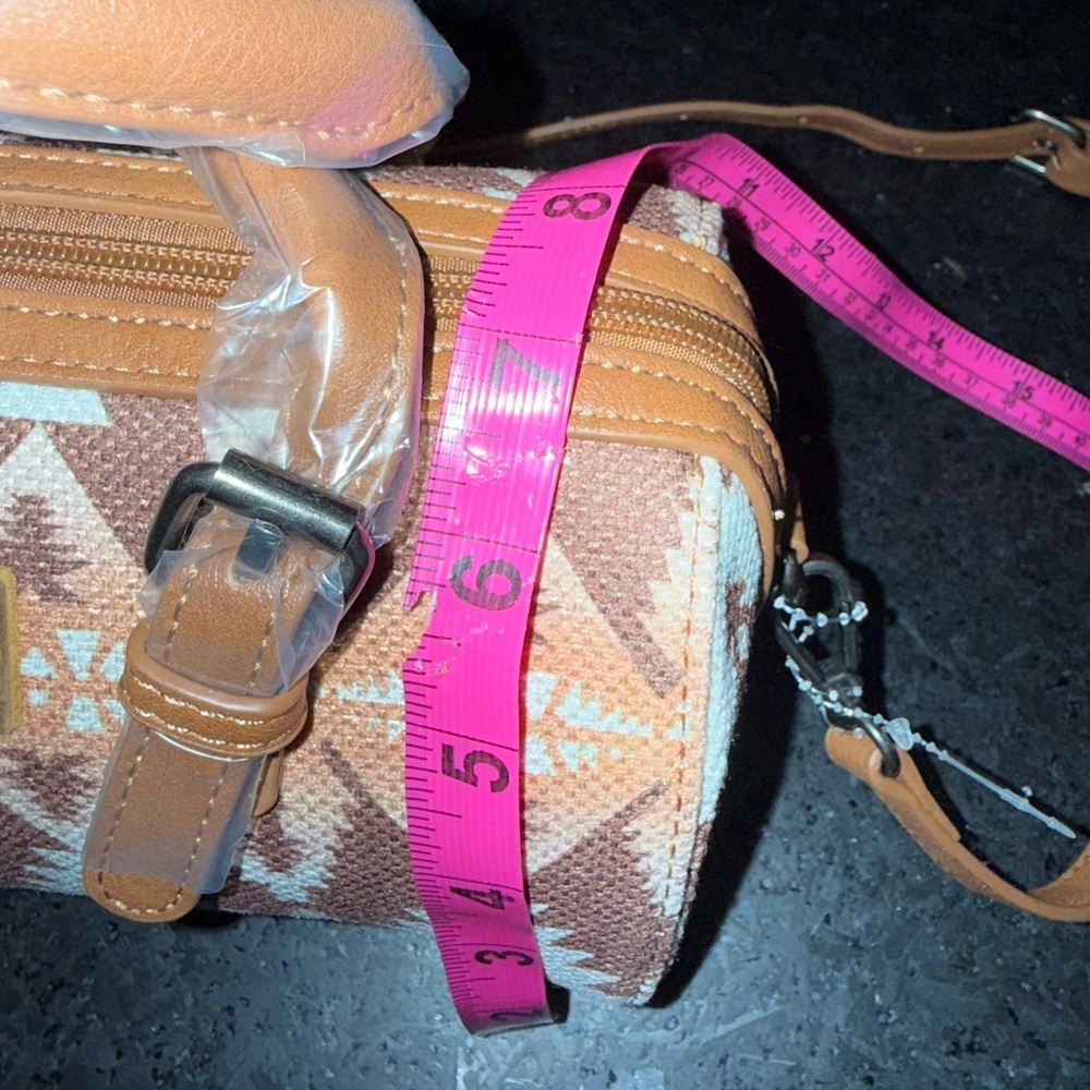 NEW WRANGLER AZTEC SOUTHWEST PRINT BARREL HANDBAG DETACHABLE CROSSBODY STRAP - Picture 11 of 12